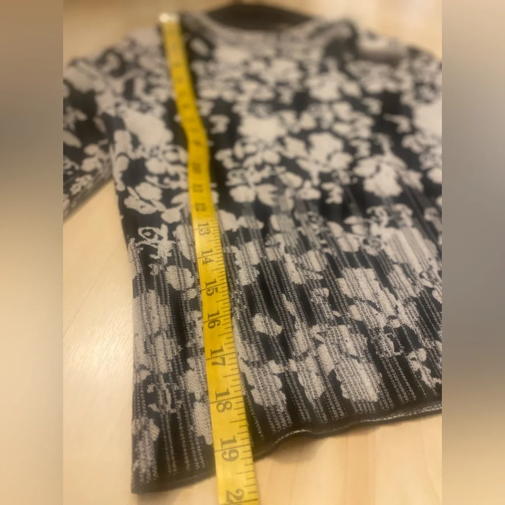 CHANEL 14C Resort Runway Camellia CC Logo Jacquard Knit Top